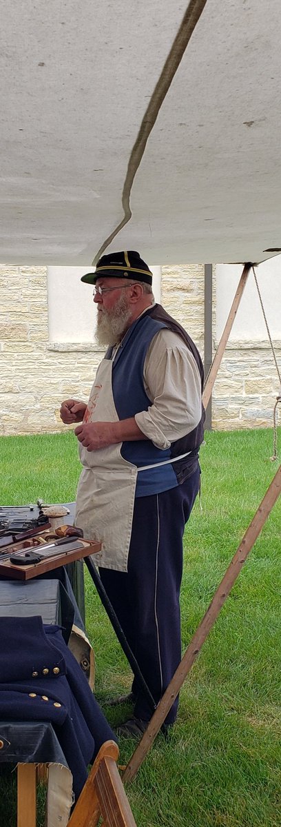HixJen's tweet image. History is alive in Batavia!  RMS 7th graders visited Civil War stations today at the Batavia Government Center.  Thank you Civil War Reenactors for sharing your time and talents with our community.  #thatsrotolo