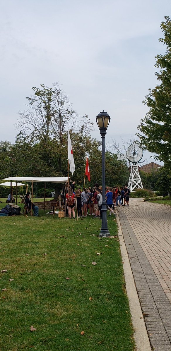 HixJen's tweet image. History is alive in Batavia!  RMS 7th graders visited Civil War stations today at the Batavia Government Center.  Thank you Civil War Reenactors for sharing your time and talents with our community.  #thatsrotolo