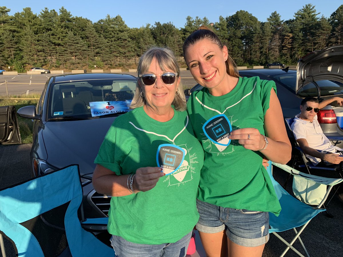 Country1025WKLB's tweet photo. These lucky listeners are heading backstage to meet @kanebrown and @carlypearce! #sendmebackstage https://t.co/8xcnSCEv08