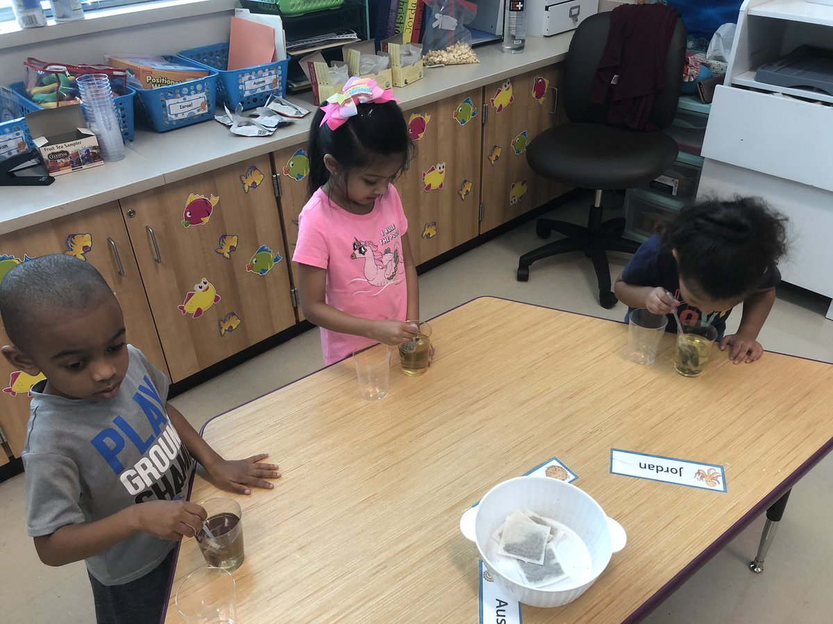 CoombsClass's tweet image. We had fun using our sense of smell with water and tea bags today.  @CoombsClass @DukeElem