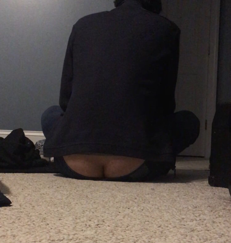 buttcleavage7's tweet photo. @NativeSunbow Yeah it’s been showing https://t.co/en1cYQHMeQ