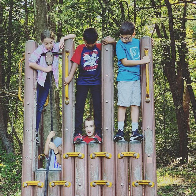 FollowMrsS's tweet image. Our recess was full of acrobatics and smiles! Happy Friday! #4SS #goges dlvr.it/RDY4Zr