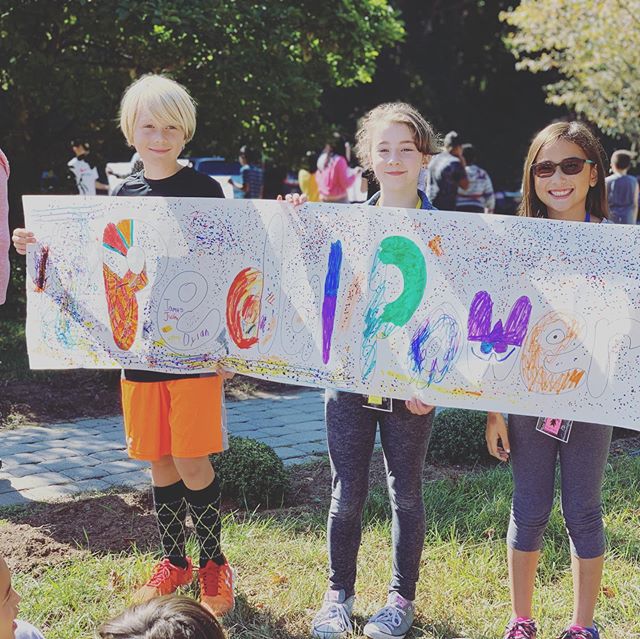 FollowMrsS's tweet image. The Riders came through GES and he happily cheered them on! #rideformissingchildren #goges dlvr.it/RDY4dP