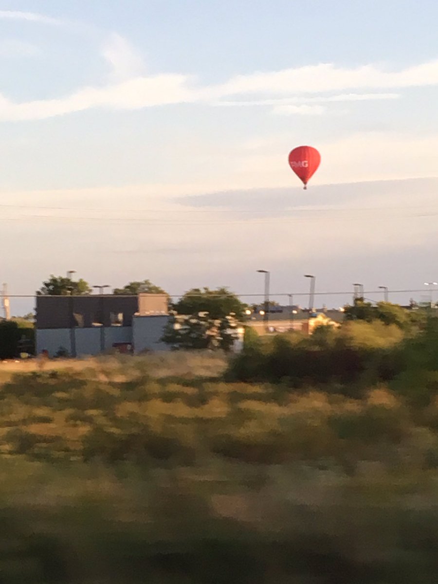 Martin_Potvin's tweet photo. Ha ben! Une belle surprise dans le ciel gatinois pour ce dernier vendredi de l’été 2019! https://t.co/fq74pSDz0K