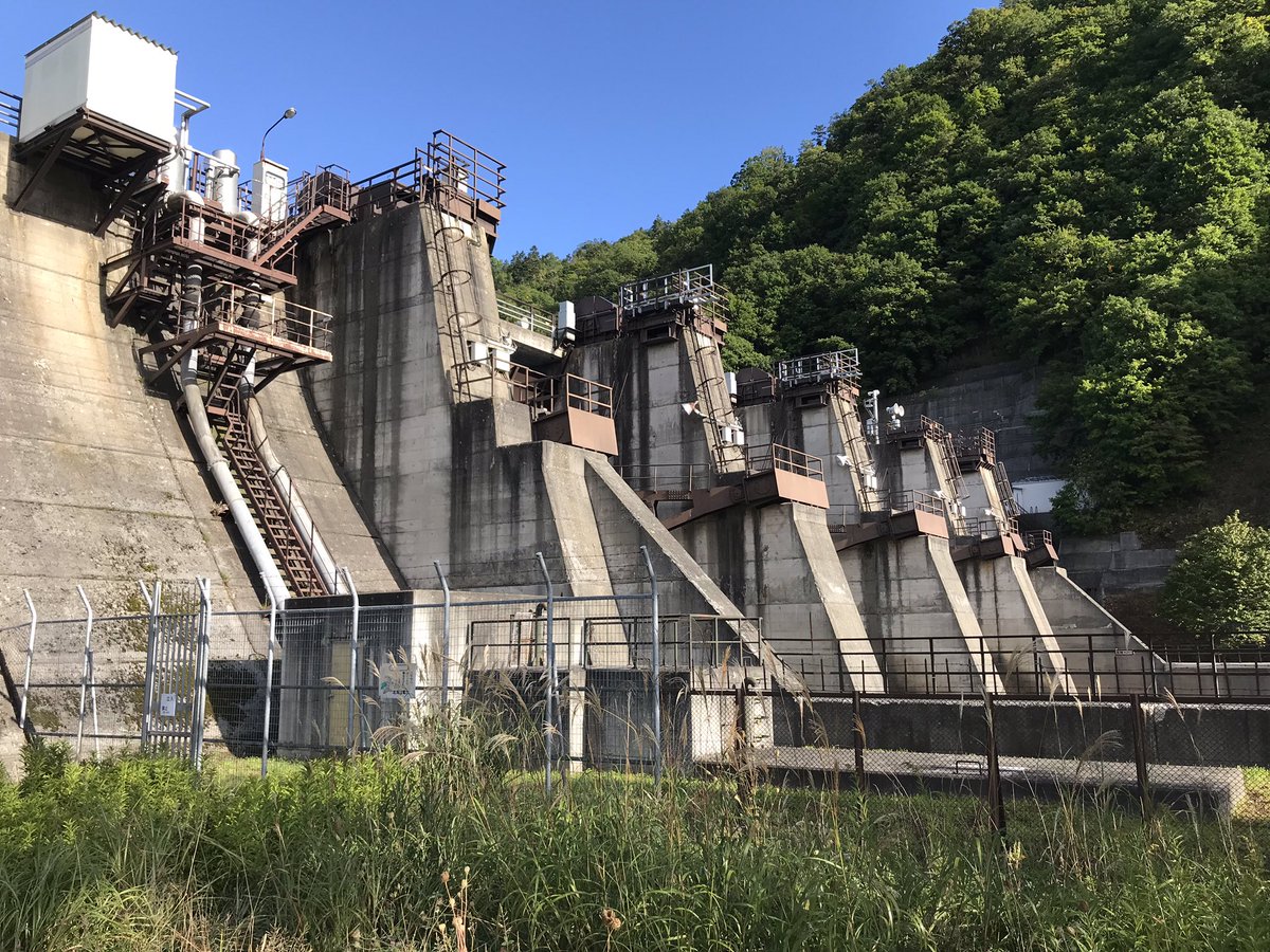 尾山 玲 おは砥山ダム 今日もいいカドである