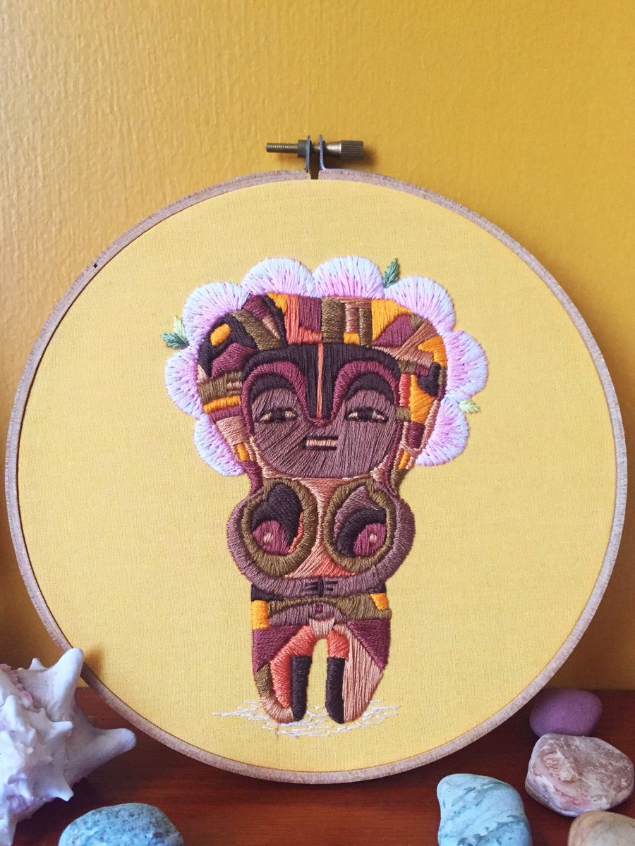 marcearce's tweet image. Hola, soy artesana; bordadora, ecuatoriana. Y cansada de bordar frases en inglés y a Frida Kahlo; he bordado mi versión de la Venus de Valdivia 🧡 que luego será parte de una colección. Ayudáme dando RT para que + personas se interesen por nuestra cultura.