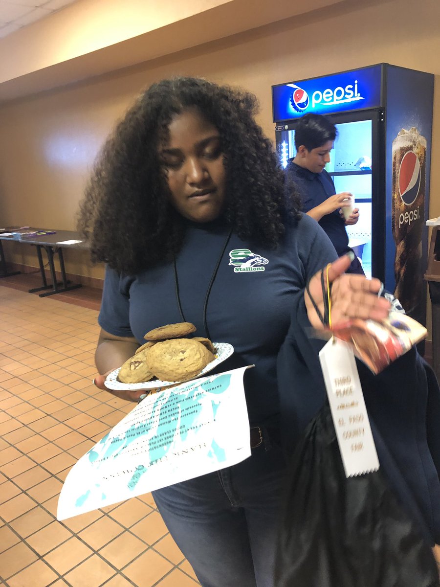OVarela_WDSMCTE's tweet photo. Students placed El Paso County Fair. Adrain Almeralla took 1st place in cupcakes, 3rd place cakes. Alondra Enriquez 1st place photography. Jacob Torres 3rd place wood work. Jayla Theard 3rd place cookies. Briana Hernandez 3rd place drawing. https://t.co/kNl8ubHrv7