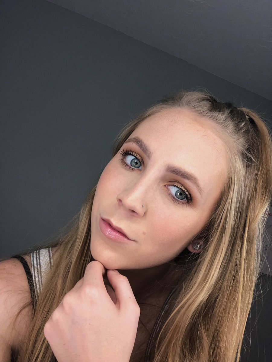 CamiSeaman's tweet photo. Working on my serious / not so serious face https://t.co/preq9qD8bH