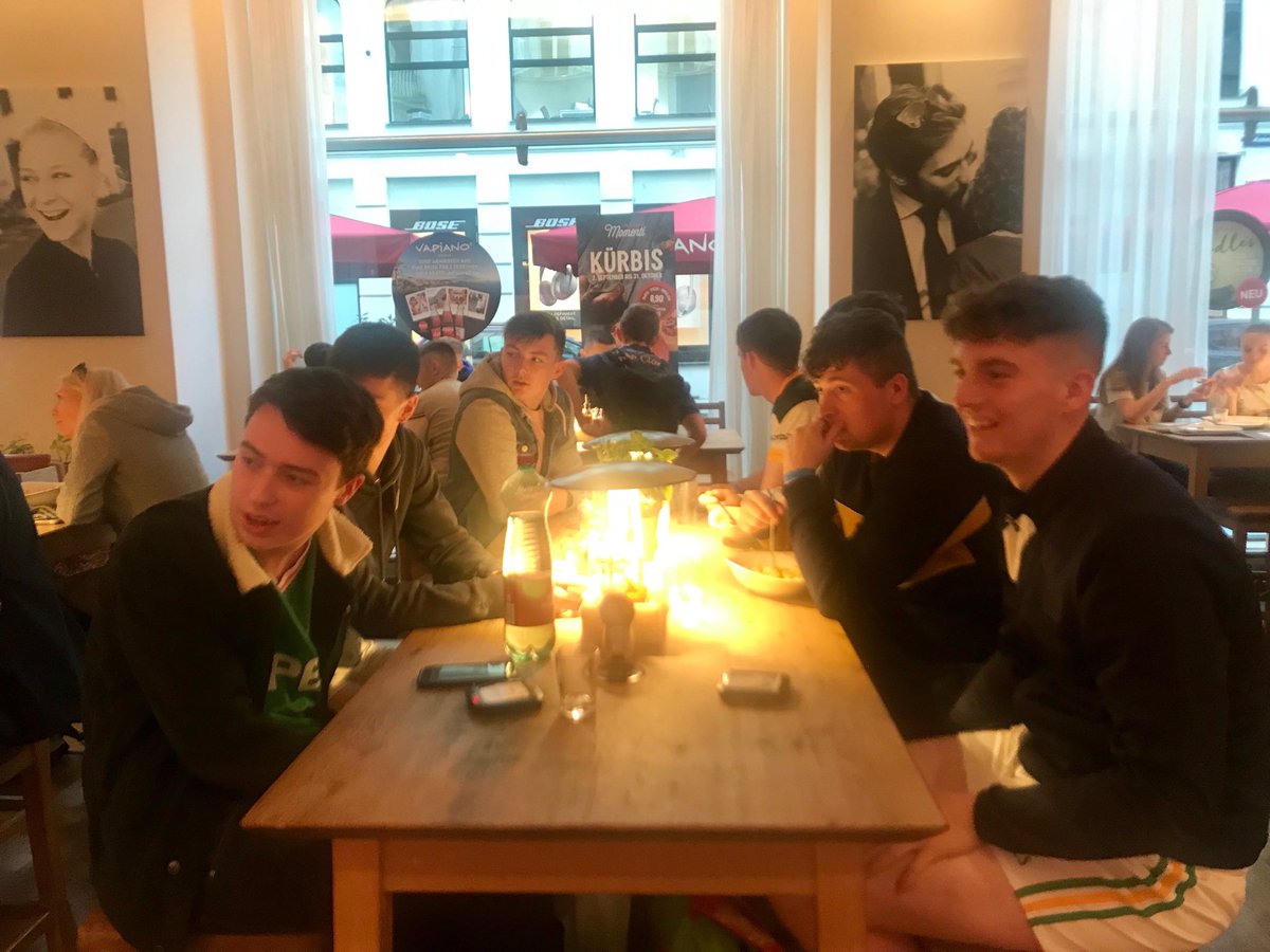 MonCBS's tweet photo. 🇦🇹Last day in Vienna spent with sunny weather and lots of laughs and singing @schonbrunn #Maze #Strudelshow 🍰 #palace #timetravel #cinema #shopping #italianfood 🍕 #wombatsyouthhostel 😴 ✈️ https://t.co/8bFUpbit0d