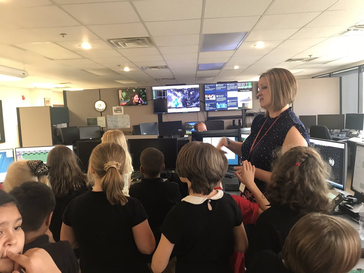 ejones604's tweet photo. Thank you to @UAHSWIRLL and @NWSHuntsville for hosting our curious students! They had a blast learning all about weather and natural disasters! @SPARK_STEM #athensproud https://t.co/65SxmxmUR1