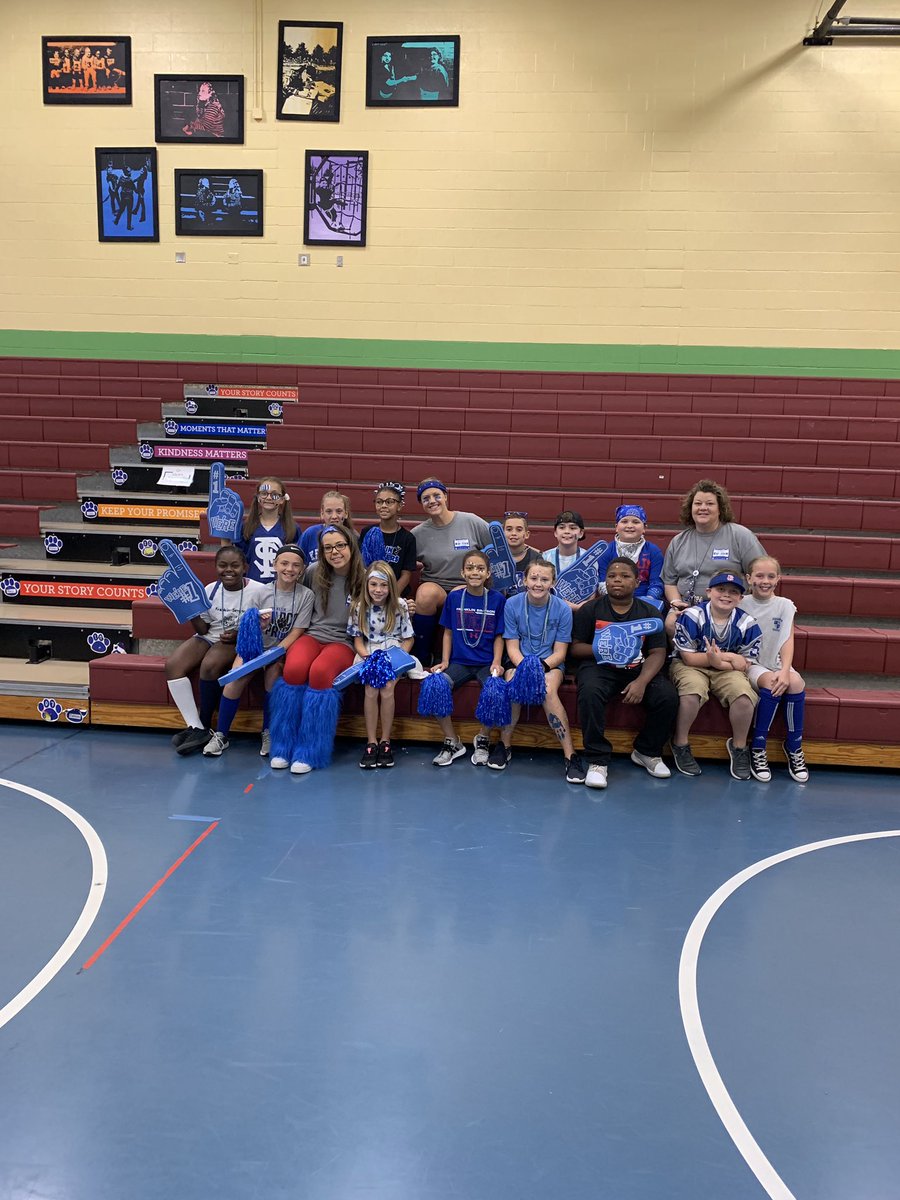 MsTodd206's tweet photo. Three different StuCo committees rocked our Homecoming celebrations today! And a fourth one helped with Grandparents Breakfast! I’m so glad we have so many students with a desire to make our school a better place! https://t.co/XGwaqpNopx