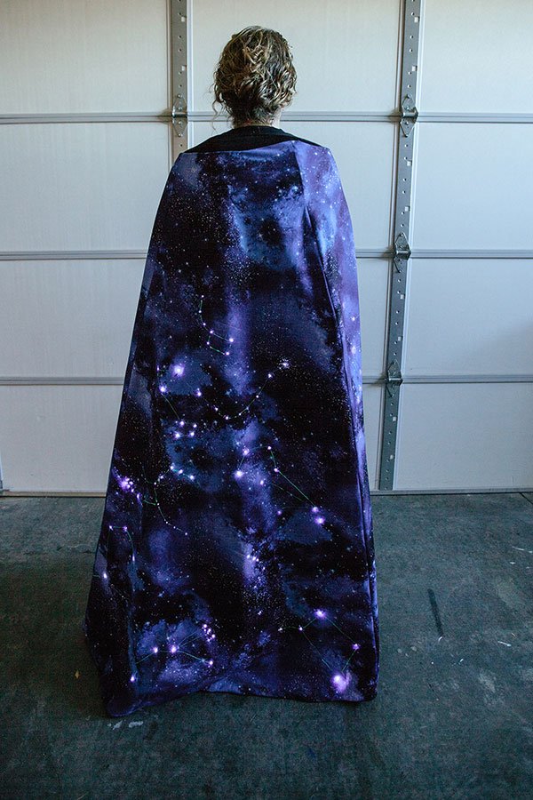 MakerIO's tweet photo. ** Maker Project of the Week **
Just in time for #Halloween - design and create your own costume that lights up like the night sky!
#LilyPad #Esewing #wearables
Instructions here --> https://t.co/j0it9U43oy
project via @sparkfun
Products https://t.co/zmykT1JHcP