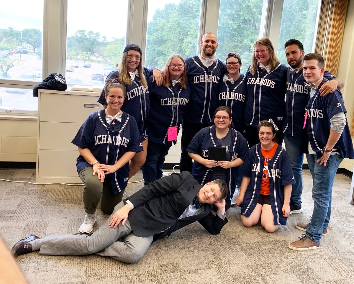 washburnlaw's tweet photo. Professor Jeff Jackson and his legal writing students, the Huge Subpoenas! @libraryrace https://t.co/rZTFIeOtHS
