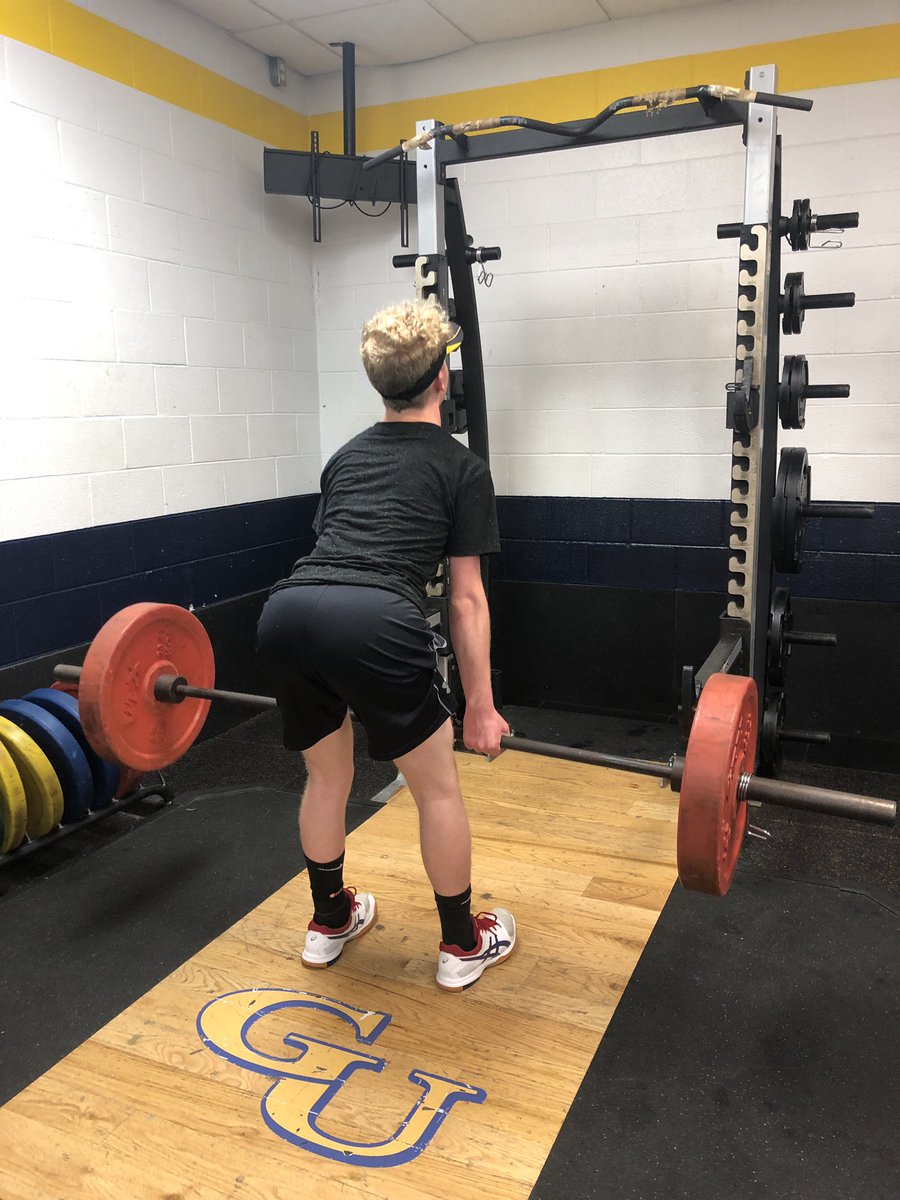 Getting that quick team lift in before the weekend! 🏐🐝 #GracelandUniversity