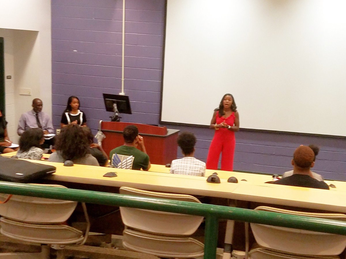 KristenPalmerTV's tweet image. In Tally for the FAMU v. Southern game &amp;amp; I came on campus to see my favorite journalism professor. He asked me to speak to his students. I encouraged them, answered their questions &amp;amp; gave them great advice. As you climb, pull up others along the way. #FAMUMADE🐍 #FAMUForever🧡💚
