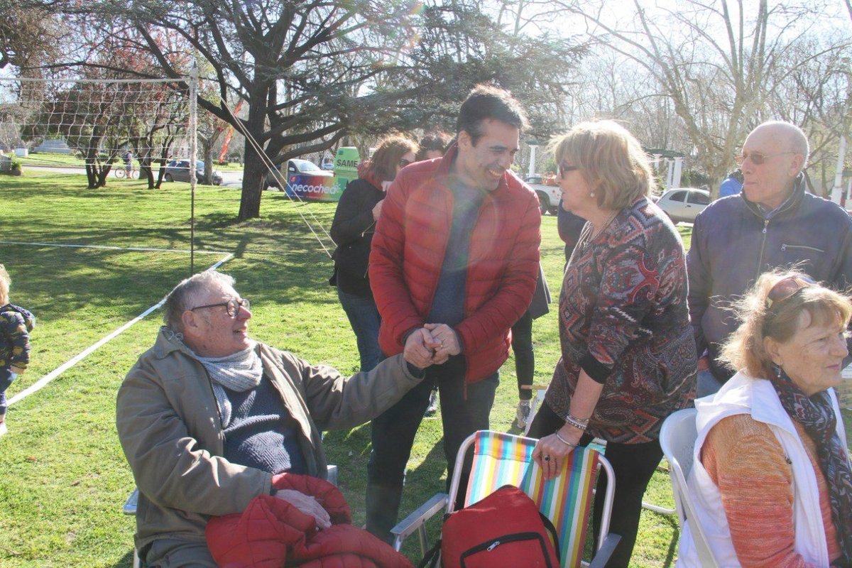 facumlopez's tweet photo. Para agasajarlos en el #DíaDelJubilado, compartimos una hermosa tarde al aire libre con nuestros adultos mayores. Que se sientan activos e incluidos en la comunidad es lo que siempre les transmitimos, y hoy organizamos una jornada recreativa para que disfruten su día https://t.co/jMh7BqexGj
