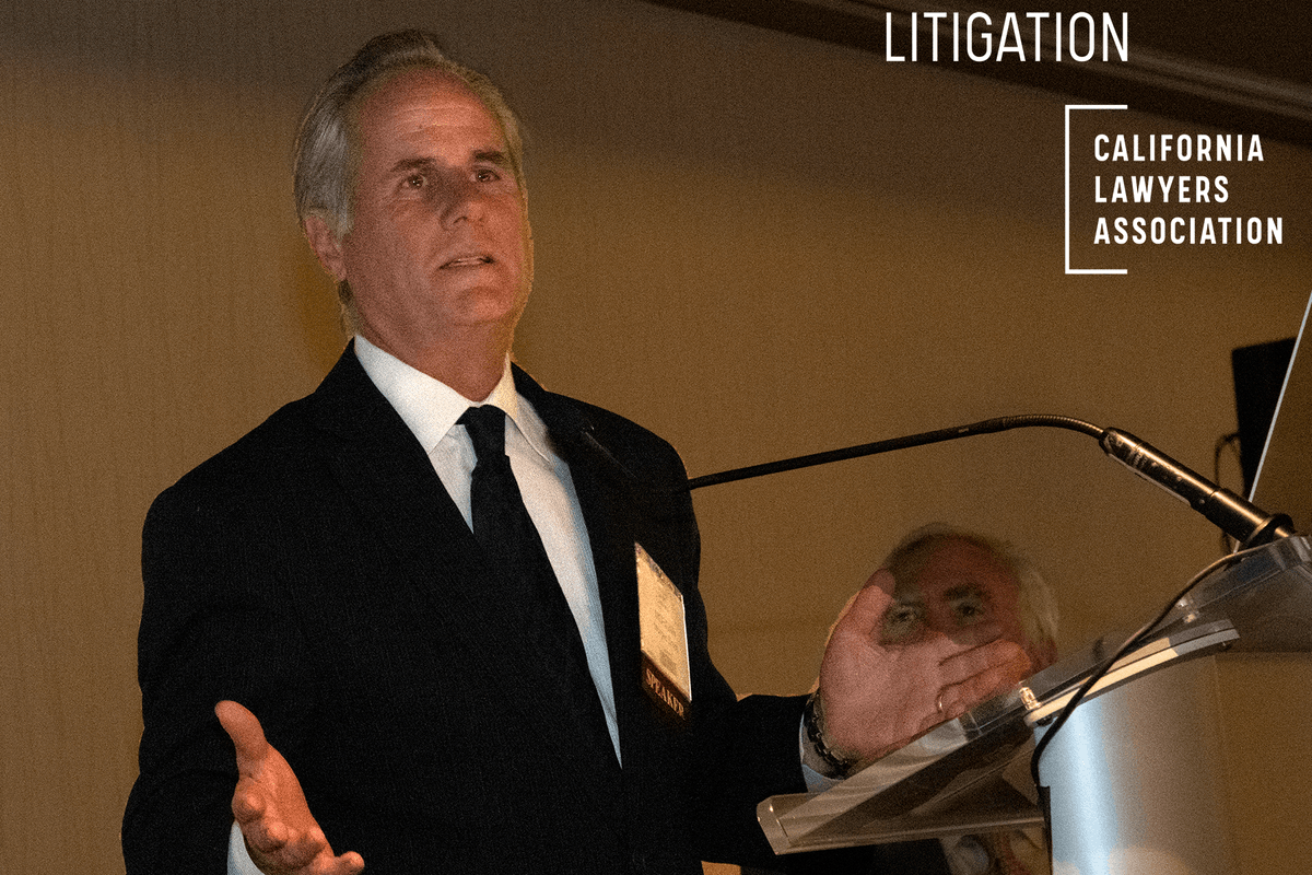 AudiobookMike's tweet photo. My colleague, Morgan Smith of @CogentLegal, explaining presentation of #BigData from the Ethiopian Airlines crash at #LitigationSummit. #LitigationAppellateSummits @CLALitigation #trialgraphics #litigationgraphics https://t.co/5QK5zBLsIz