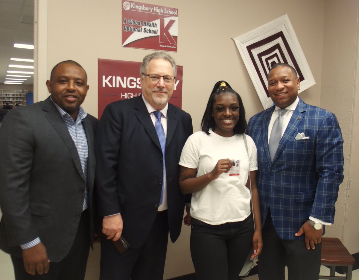 kebedefaith's tweet image. .@SCSK12Unified has started distributing free yearlong @RideMATA bus passes. Up to 3,000 high school students and their parents are eligible w/preference given to families with low incomes. District staff went to Kingsbury High on Friday to take student photos and print passes.