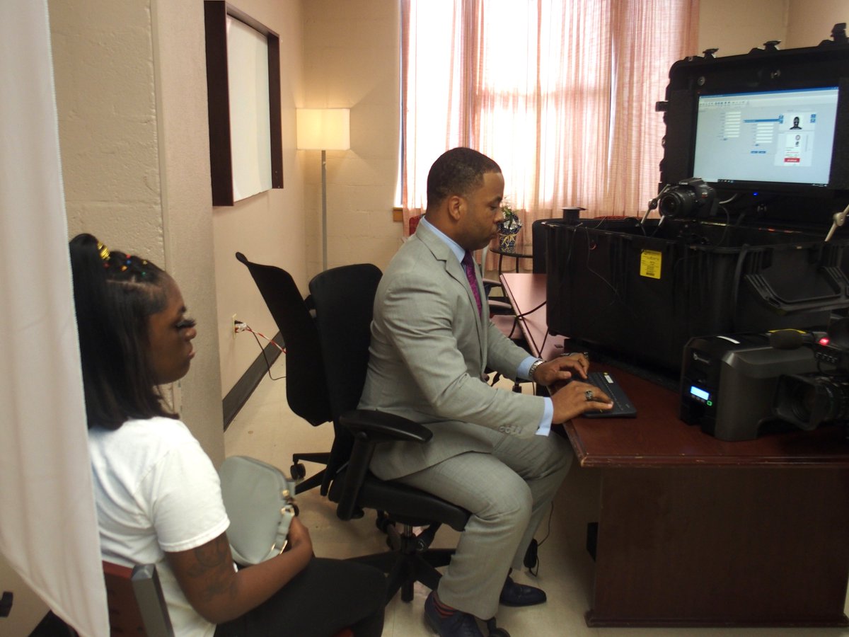 kebedefaith's tweet image. .@SCSK12Unified has started distributing free yearlong @RideMATA bus passes. Up to 3,000 high school students and their parents are eligible w/preference given to families with low incomes. District staff went to Kingsbury High on Friday to take student photos and print passes.