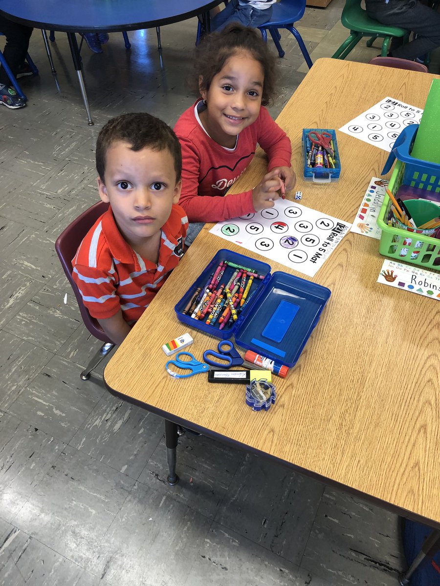 MrsGargano25's tweet photo. Partnering up to work on our number recognition! #teamwork #dice #roll #quicklooks @25Lafayette @Braunsdorf25 https://t.co/iMLjEtGqiL