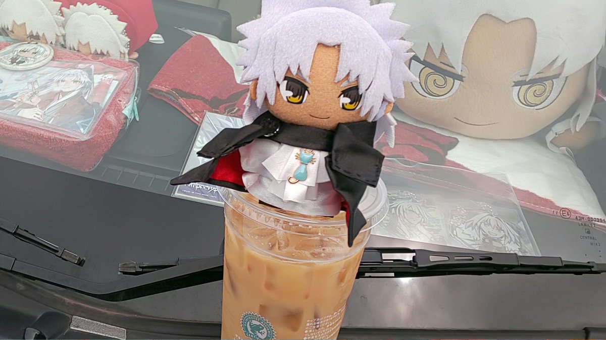 Uzivatel シロウ コトミネ 天草四郎 ぼたん Na Twitteru Fateapocrypha Fate Apocrypha シロウ コトミネ 天草四郎時貞 天草四郎 Fgo ぬいぐるみ旅 ぬい撮り 最推し 私の天草四郎マイカーとシロぬいとローソンカフェシリーズのアイスミルクティー 無糖
