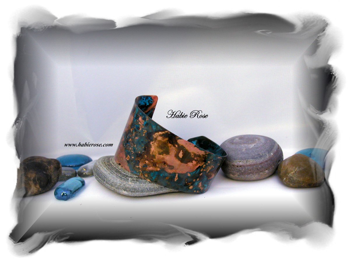 HabieRose's tweet photo. Handcrafted Hi-Lo Patina Cuff Bracelets. Natural patina...not painted. #fashionstylists #stylists #designers #copper #jewelrydesigners #jewelry #buyers #patinacopper #fashion https://t.co/Rzq5IXRcmX