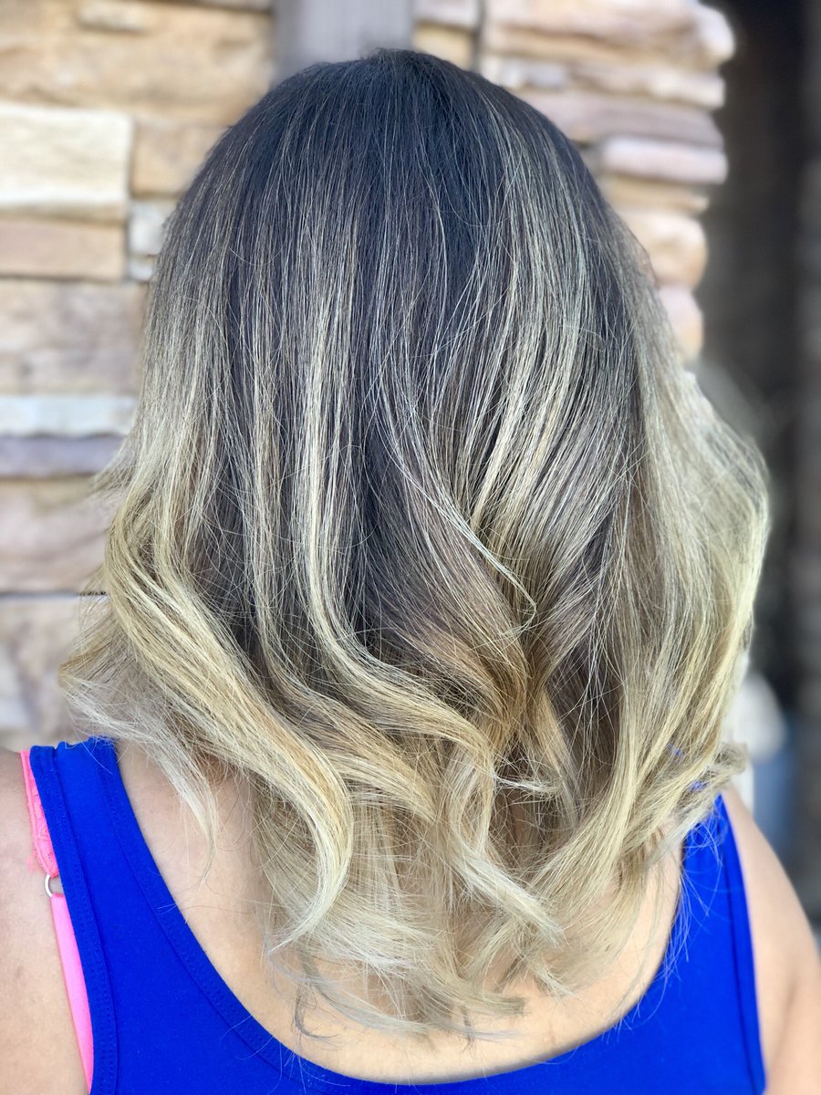 l0k0_em's tweet image. Balayage on level 2 hair that had box dye on it 😱 
I used Blondeme as the lightener with 30 vol, Joico Defy Damage, and 3/4 9V and 1/4 9N from Redken. 

#shadeseq 
#blondeme #joico #redken #blondehair #balayage #lasvegas #lasvegashairstylist