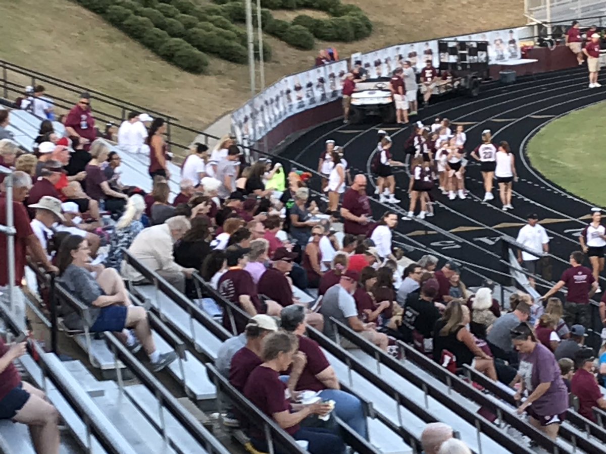 WEARDanielg's tweet photo. #highschoolfootball #Lincoln @Niceville_FB kicking off at 7 @weartv #Highlights on #PrepFootballFinal https://t.co/3ofZwVIODn
