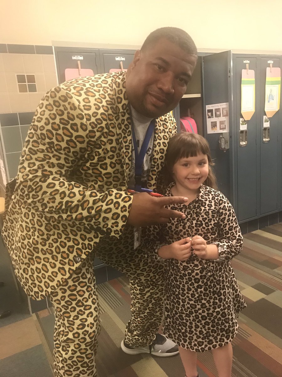 DBlasingame12's tweet photo. Picture Day @12thStreetJags!! Check out the “Jaguar” gear! #OneTeamOneDream #Striving #12thNextLevel https://t.co/w8nccX4cht