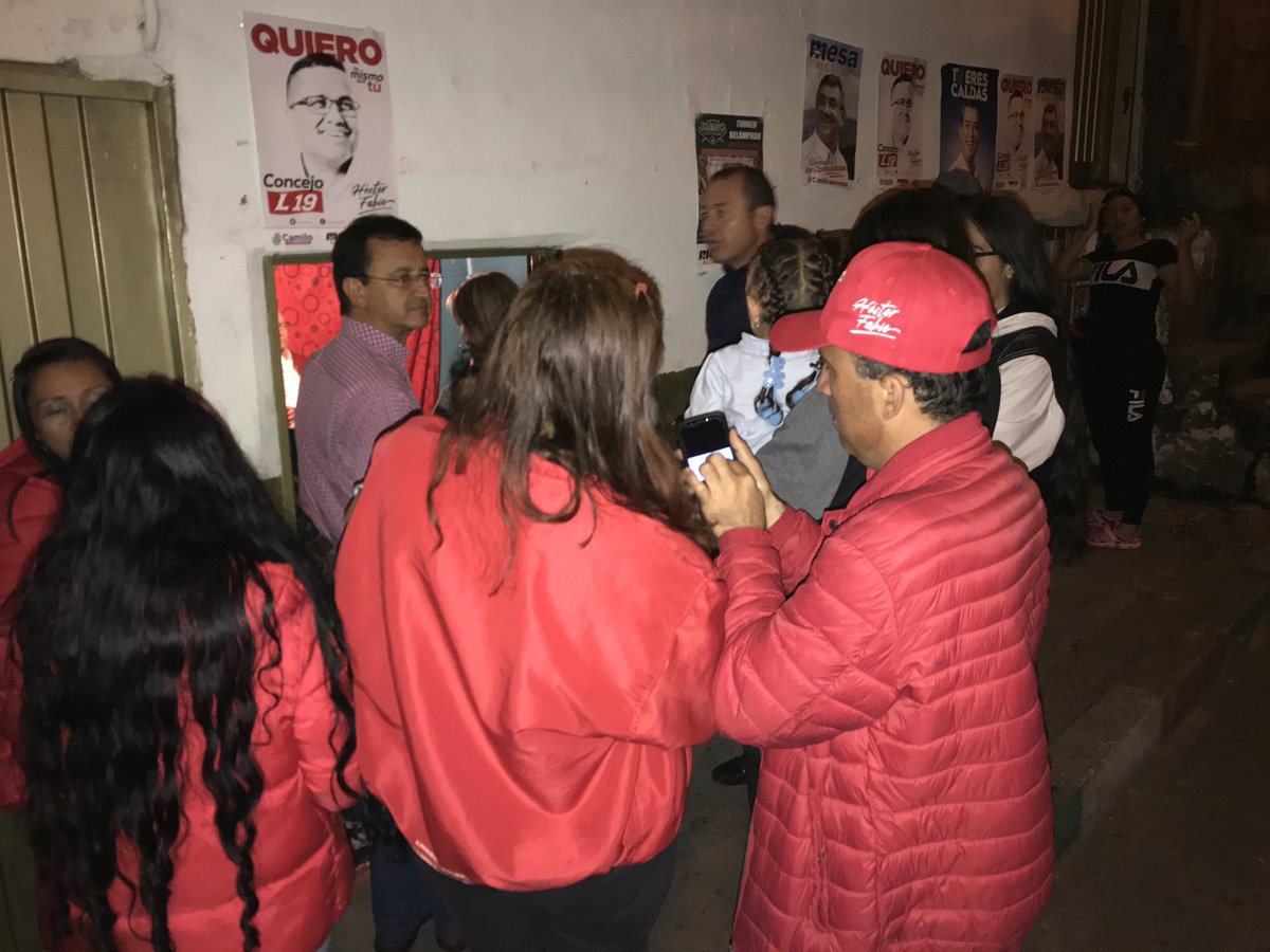 concejalhectorf's tweet photo. Llegamos a #BarriosUnidos, gracias a Julián por presentarnos a sus amigos y familia, quienes desde ya depositan la confianza en este #Concejal #L19 https://t.co/qnxPmr8i8T