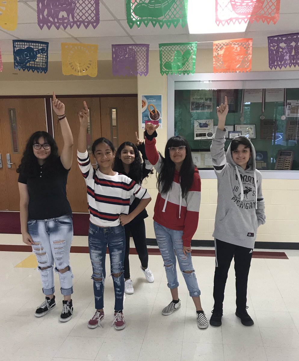 DrSteffenJTMMS's tweet photo. Time to start celebrating Hispanic Heritage! ยกQuรฉ bonito el papel picado! It was great to see our Somos Uno club decorating the school tonight! #jtmms #cougarpride https://t.co/5BDHVbut3w