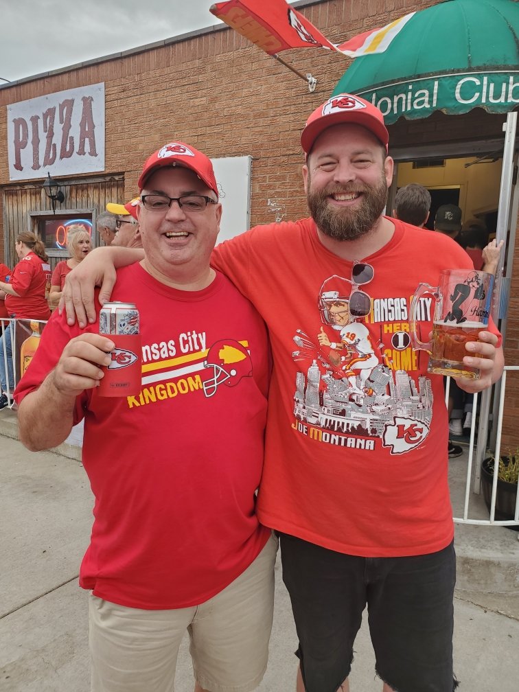 dondo67's tweet photo. @pizza_kc The man @jstoner44 Red Friday #chiefskingdom https://t.co/OVml83tyC2