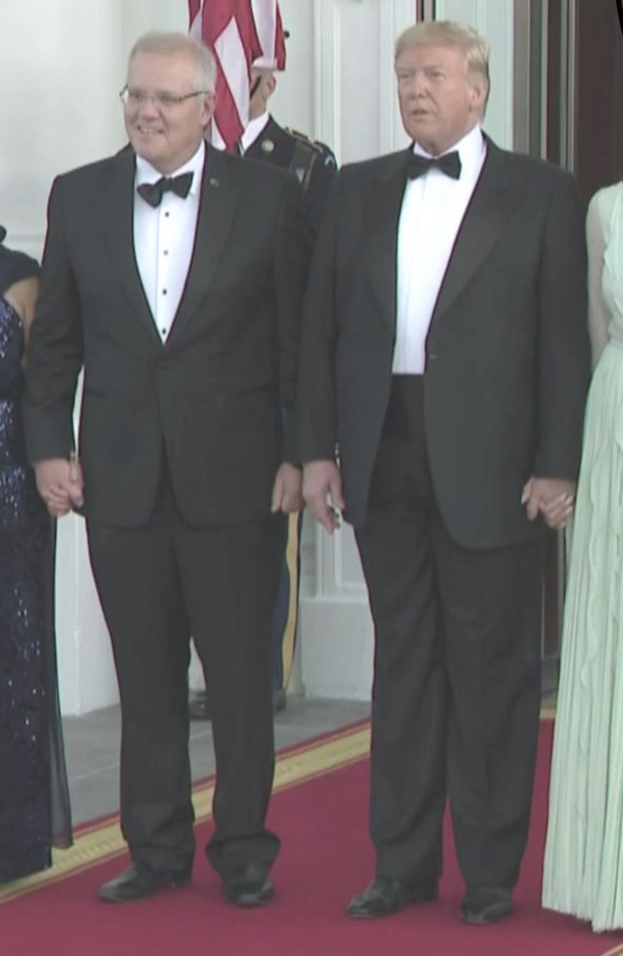 EE8fT-EU8AEmC-A?format=jpg&name=large