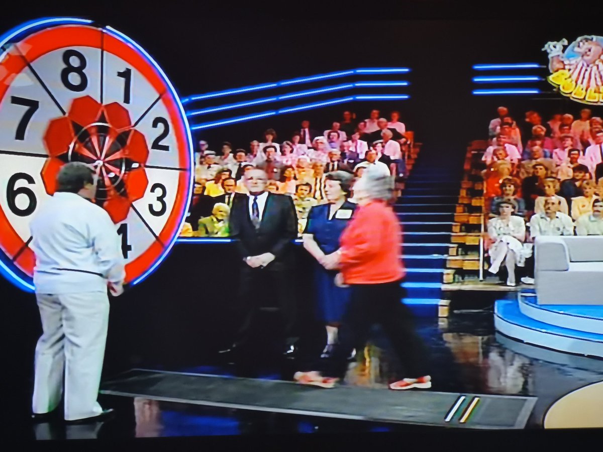 Crowzieba's tweet photo. Sylvia is a fucking shark. Hits the red bed with her first 3 darts. Has her eye on the top prizes. Jim Bowen was had here... #bullseye #simplertimes https://t.co/w57BjSbHj3