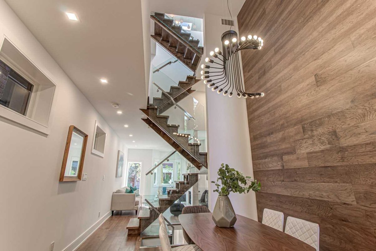 #Stairporn in #Cabbagetown #Toronto in a $1.3mil townhouse - #TOre #notforthosewithvertigo #chandelier #CanadianDesign