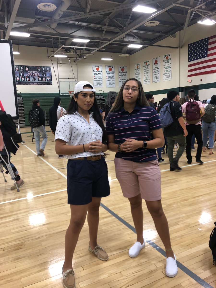 cierragomez4's tweet photo. Come join our frat 😎🤝🤙 #fratfriday https://t.co/NF3W7la3IO