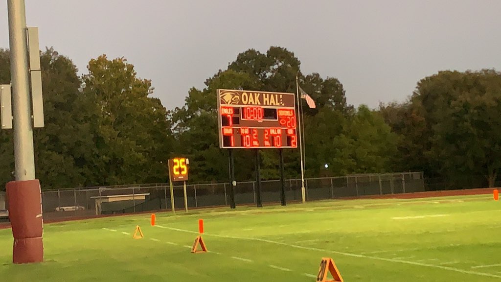 Pperez86's tweet photo. @theregoes_1 with the @ECSsports TD and 2-pt convert is good.
#ECS 22 - #OakHall 7
@nphssports @NDN_PrepZone @NDN_Adam @NP_AdamRegan https://t.co/VEu3R9e0mg