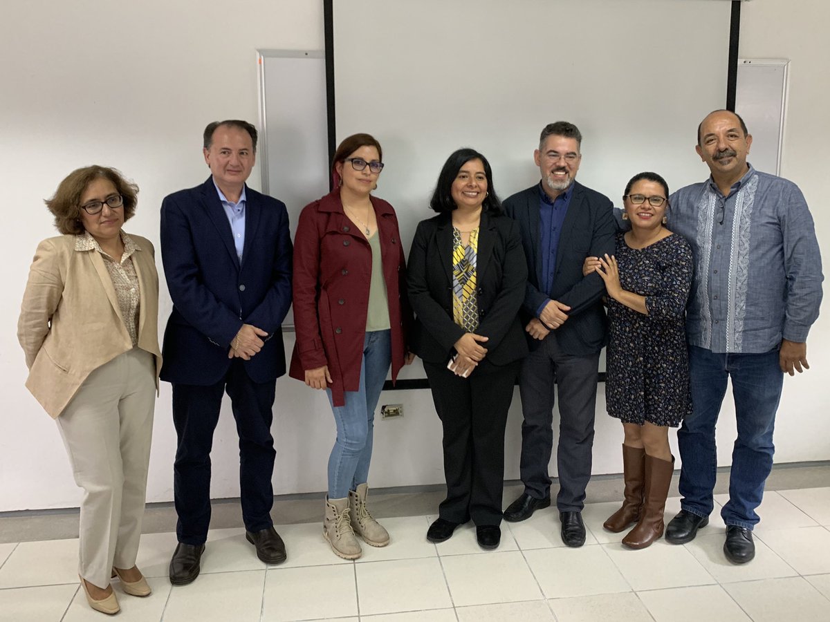 Felicitamos a Karla Martínez quien por defender la tesis “análisis de experiencias sobre integración curricular de las TIC en la universidad” obtuvo mención honorífica en el doctorado en investigación educativa de la UV bajo la dirección de <a href="/armartinell/">Alberto R. Martinell</a>