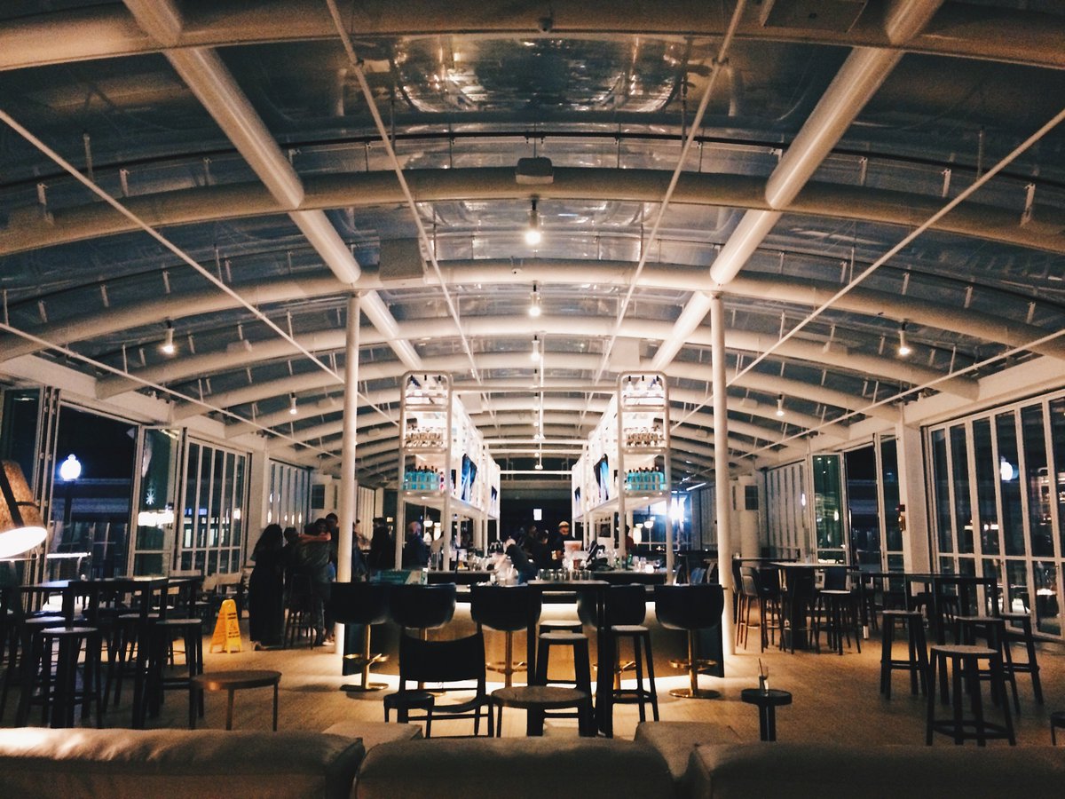 TheJennyLam's tweet photo. + Midnight last night when they turned on the lights at the end of the #ExpoChicago Afterparty: https://t.co/gf6wjWAbo4 At #NavyPier's new rooftop bar, the largest in the country! #ExpoArtWeek #ExpoChicago2019 #Chicago #Architecture #InteriorDesign #AboutLastNight https://t.co/QAEwdWd3bD