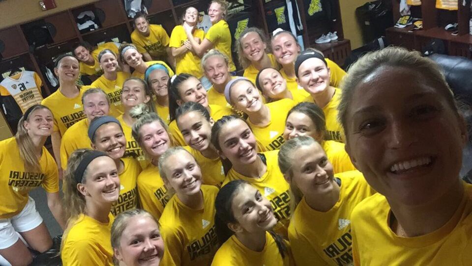 t_schwartzkopf's tweet photo. #picwithplayer @MWSU_SAAC https://t.co/cIlePFyzRF