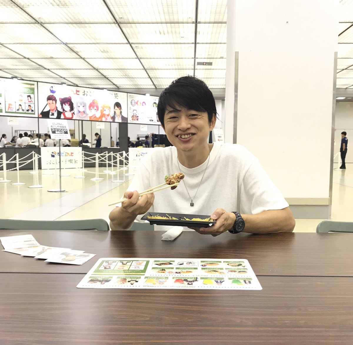 にじさんじ Kawaii Cafe おこしやす喫茶 おこしやす大使の下野紘さんがopen前におこしやす唐揚げを試食しに来てくださいました ソースと抹茶塩のあいがけ具合がバッチリでした そして飲めるシャンプー も試飲 ピーチネクターが にじさんじ Kawaii Cafe おこしやす喫茶 おこしやす大使の下野紘さんがopen前におこしやす唐揚げを試食しに来てくださいました ソースと抹茶塩のあいがけ具合がバッチリでした そして飲めるシャンプー も試飲 ピーチネクターが