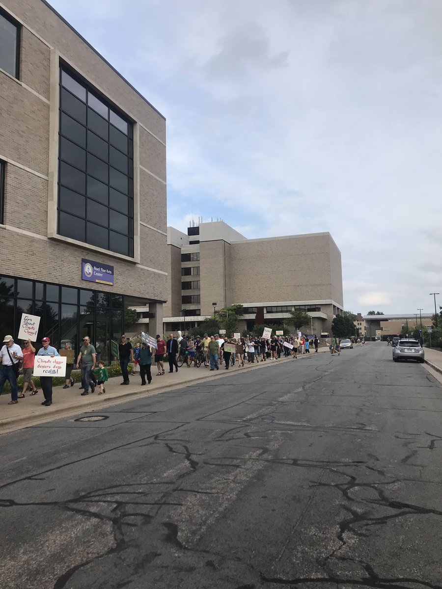 350StevensPoint's tweet photo. Thank you Stevens Point community members for spreading climate crisis awareness today. #ClimateStrike https://t.co/hHcutAOXnU