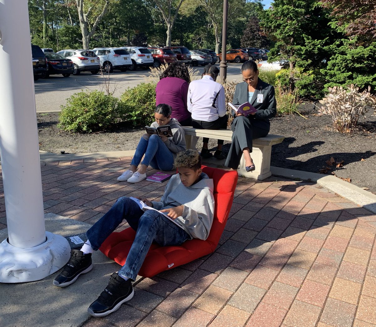 BSMS720's tweet image. Gorgeous week! So happy we could read outside a few days. Today we were joined by our principal @DrLOutlaw Hope this weather continues!! @BayShoreMSLrnrs #bsmsreads #dreamleadachieve #bsmspride #nctevillage #nerdybookclub @gless54