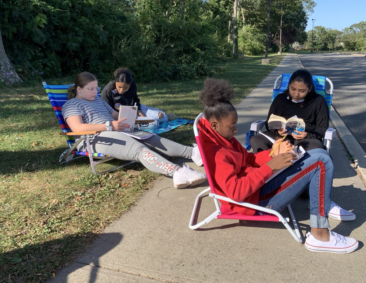 BSMS720's tweet image. Gorgeous week! So happy we could read outside a few days. Today we were joined by our principal @DrLOutlaw Hope this weather continues!! @BayShoreMSLrnrs #bsmsreads #dreamleadachieve #bsmspride #nctevillage #nerdybookclub @gless54