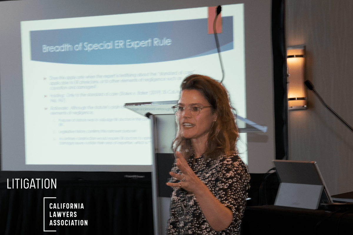AudiobookMike's tweet photo. Ellie Ruth of @GMSRLegal explaining evidentiary issues on #appeal to a packed room at the #AppellateSummit. #LitigationAppellateSummits @CLALitigation https://t.co/MsRwDlsj6B