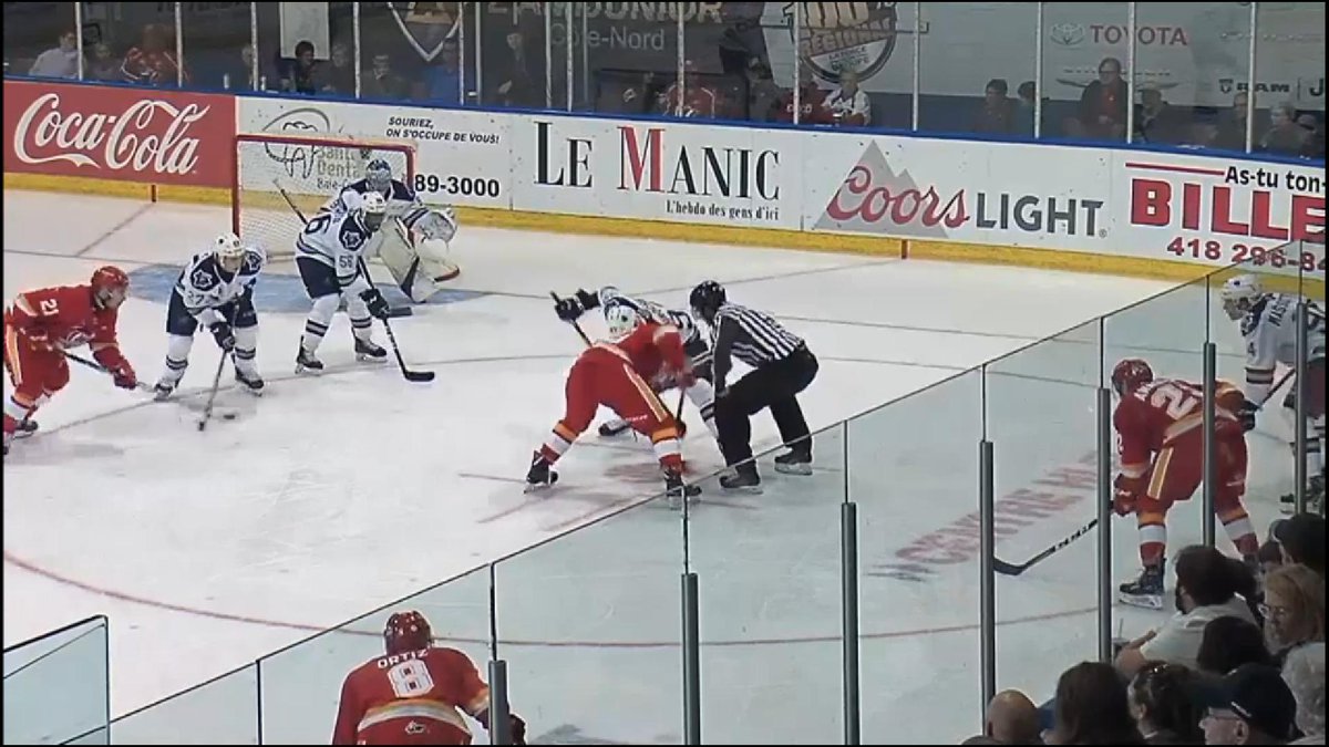 oceanicrimouski's tweet photo. On pensait jouer à Baie-Comeau 😳

Hey, @NHLFlames. Is this your jersey? #Oceanic25 #RIMvsBAC #LHJMQ https://t.co/Lljk9Tk4Ue