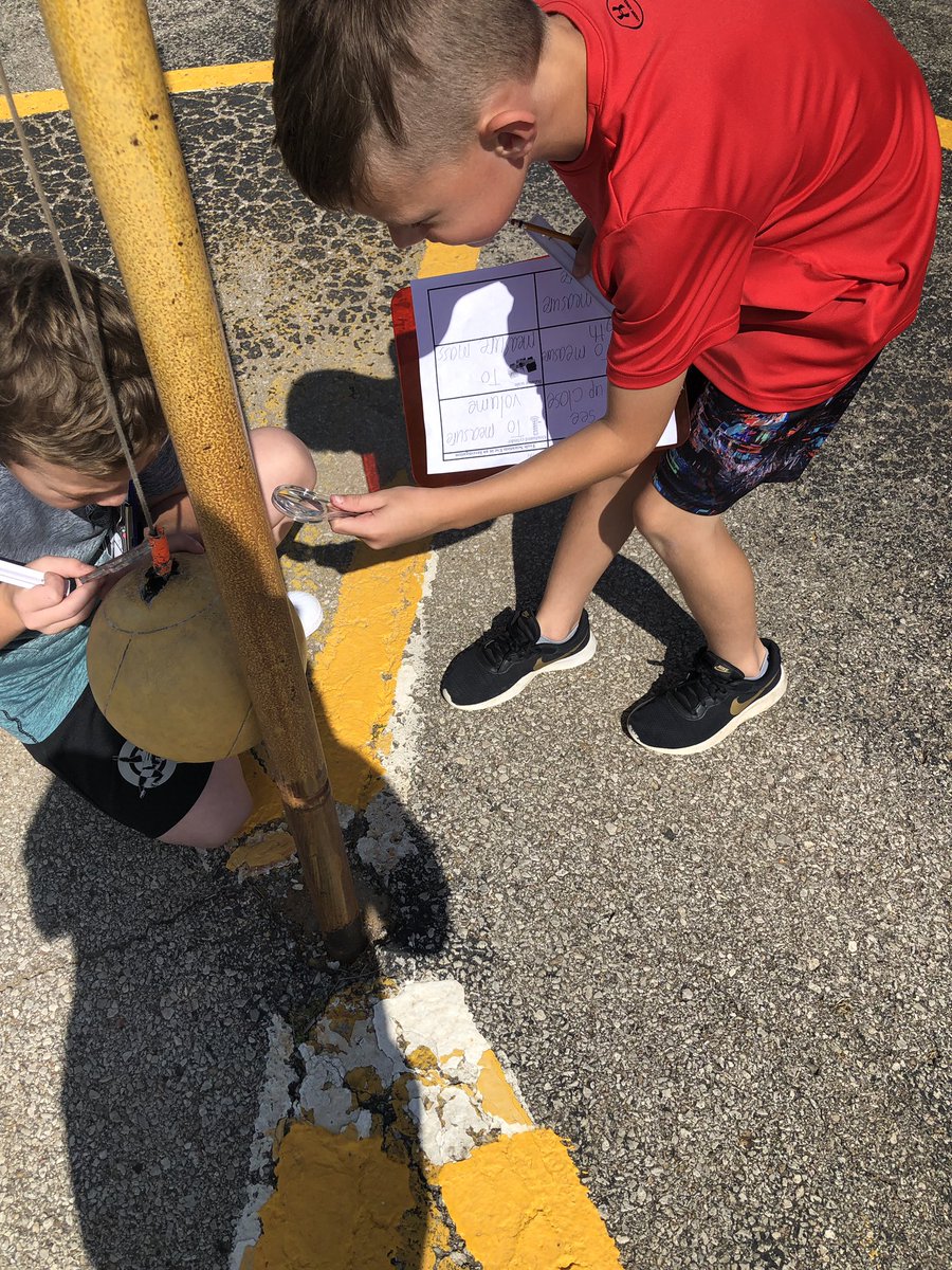 Scientific inquiry begins! Love watching my new scientists learn to use scientific tools and make detailed observations! <a href="/EnjoliAvila/">Dr. Enjoli Avila</a> <a href="/AndiEatinger/">Dr. Andrea Eatinger</a> <a href="/amday76/">Antoinette Day</a>