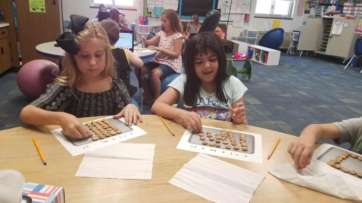 msholtsclass's tweet image. Using Cookie Crips to study distributive property makes it so much better! #telegraphisawesome #3rdgraderocks