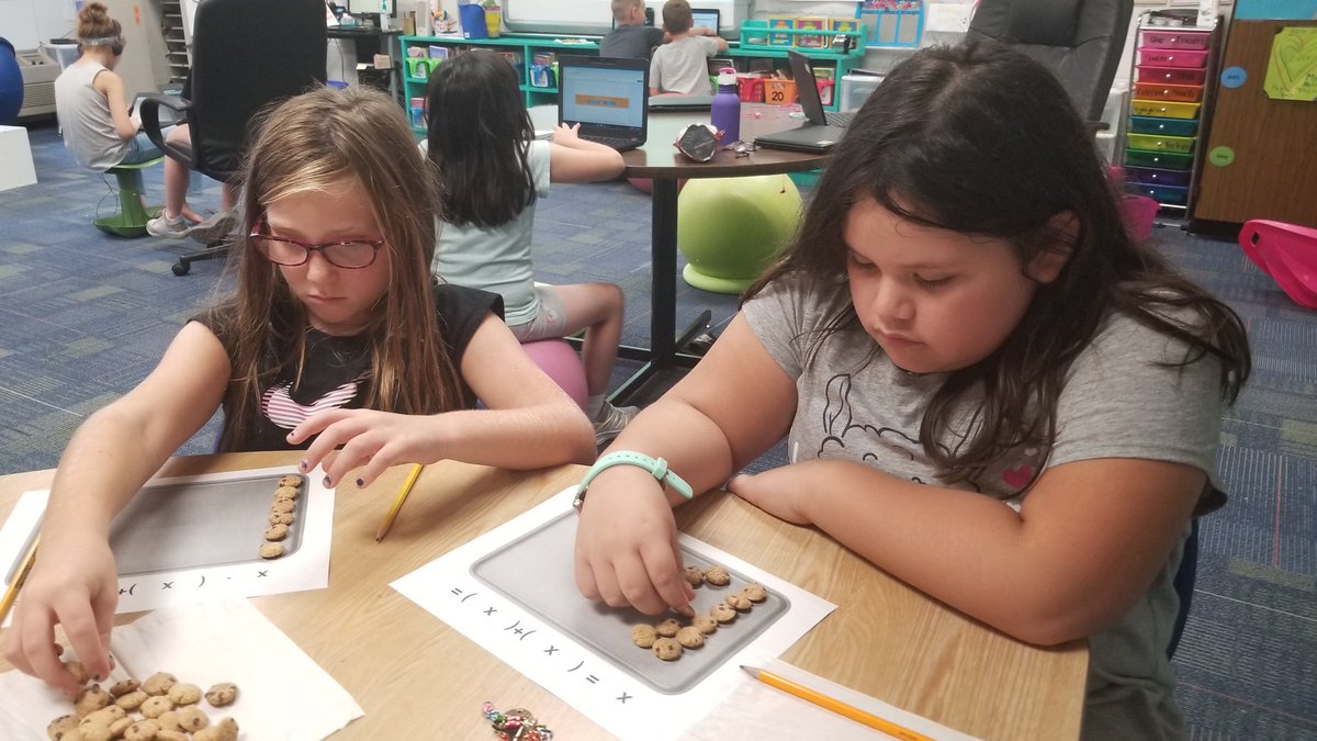 msholtsclass's tweet image. Using Cookie Crips to study distributive property makes it so much better! #telegraphisawesome #3rdgraderocks