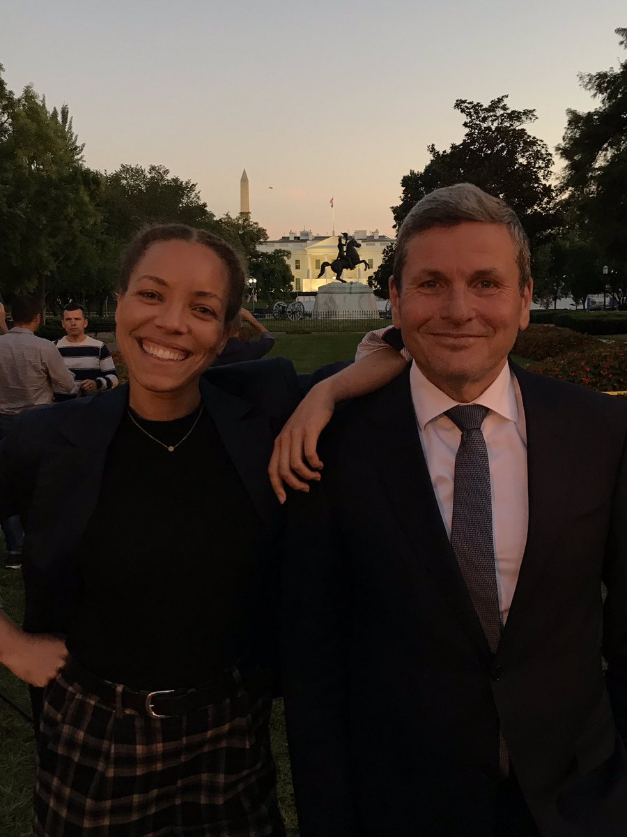 The Aussie state visit is like Christmas for me - familiar accents everywhere and this familiar face on the way home from work today. <a href="/CUhlmann/">cruhl</a> the legend himself! #auspol